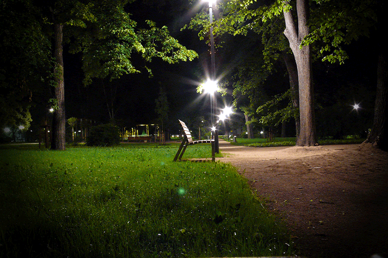 Освещение парков и скверов торшерными светодиодными светильниками DIOKOM